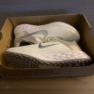 Nike Women's Revolution 6 NN PRM Running Shoe. White/Ocean/Photon. US 11